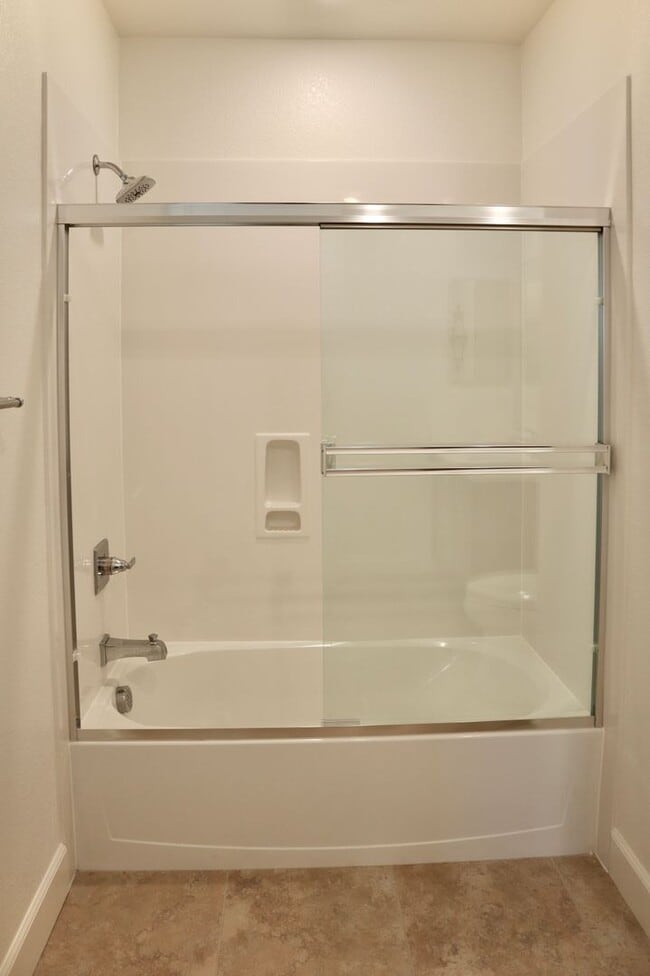 Building Photo - Gorgeous 3-story Townhome Available for Rent! Cherry-Guardino Neighborhood