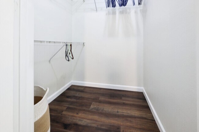 Building Photo - Bradenton 3BR/2BA – Newly Remodeled, 3rd F...