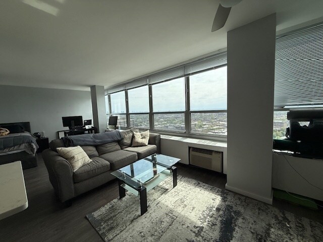 Building Photo - 3550 N Lake Shore Dr