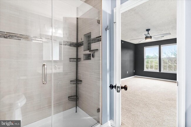 Building Photo - 5640 Wade Ct