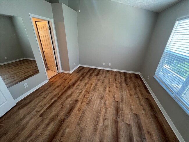 Building Photo - 676 Vallance Way NE