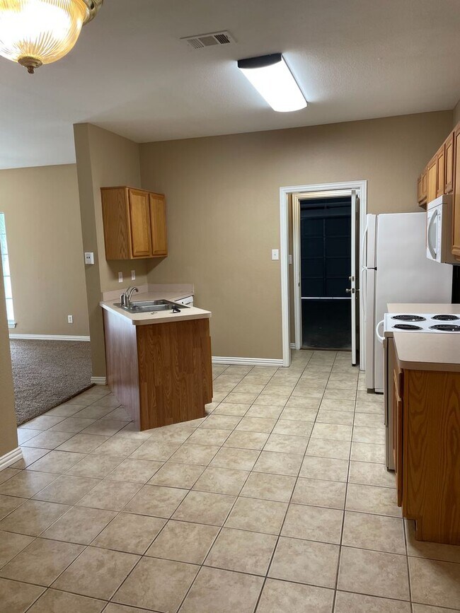 Building Photo - 991 Sierra Vista Ct