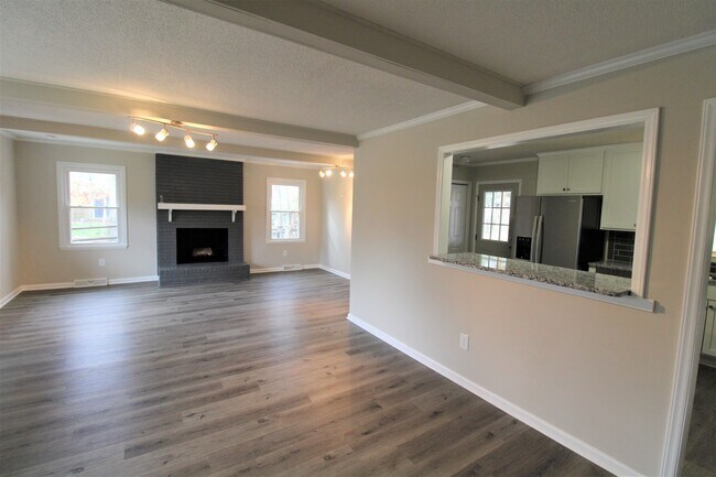 Building Photo - Remodeled Ranch Home in Steele Creek!