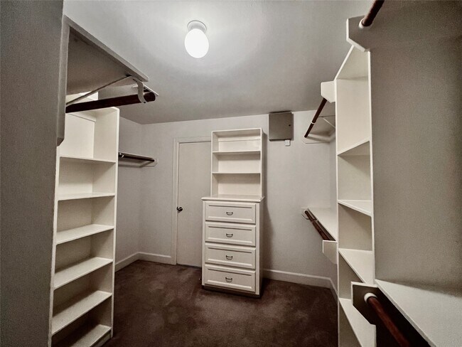 Building Photo - 3731 Main Poplar Dr