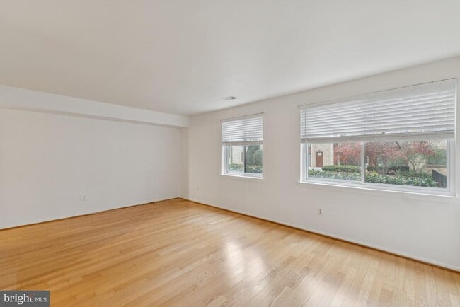 Building Photo - 2817 Jermantown Rd