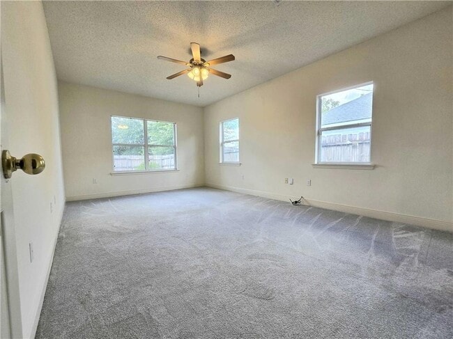 Building Photo - 1549 Hunters Point Dr