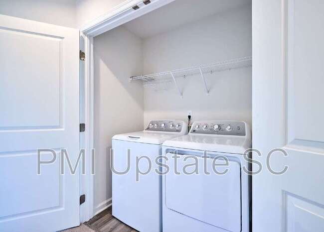 Building Photo - 111 Fernside Ct
