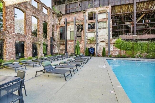 Building Photo - 170 Boulevard SE