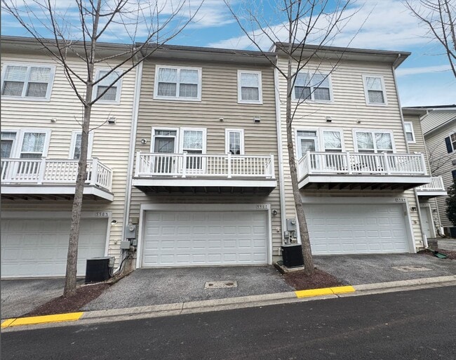 Building Photo - Lovely 3 BR/2.5 BA Townhome in Camp Springs!