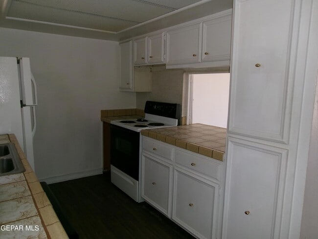 Building Photo - 6700 ESCONDIDO Dr