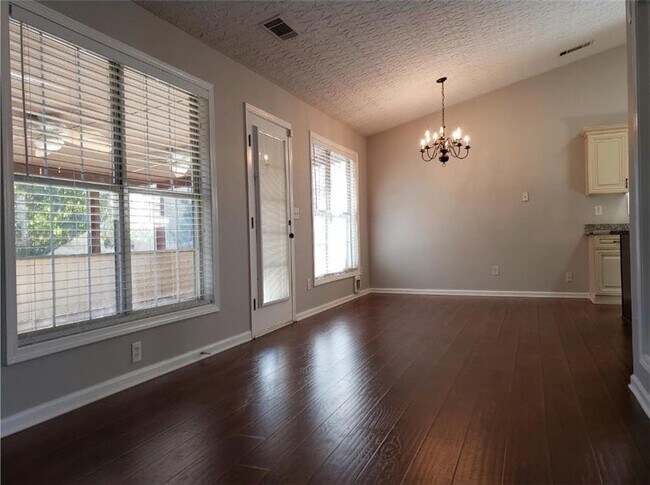 Building Photo - 2667 Leon Murphy Dr
