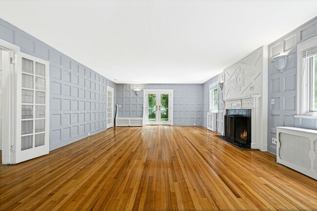 Building Photo - 30 Park Dr N