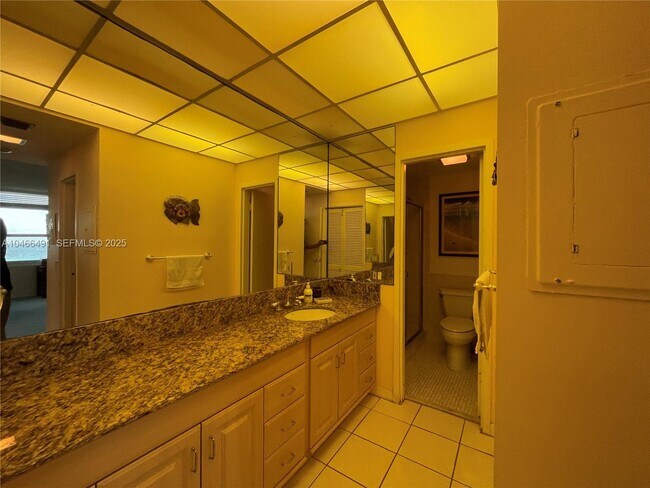 Building Photo - 3505 S Ocean Dr