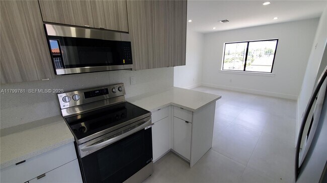 Building Photo - 6201 SW 22nd St