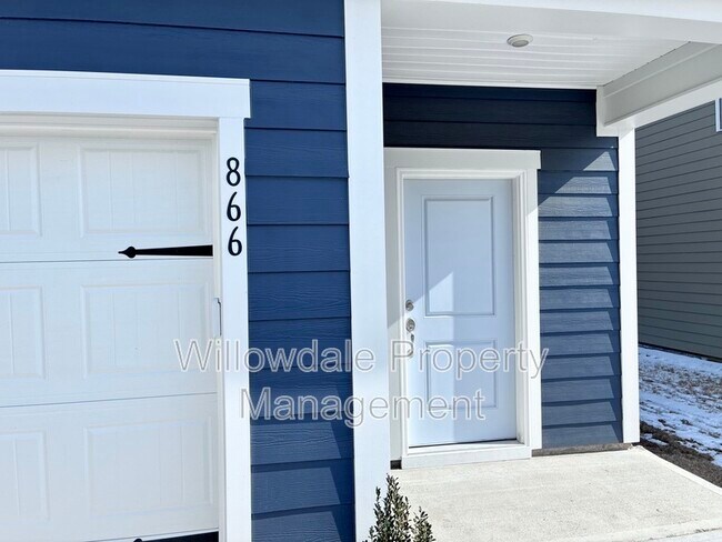 Building Photo - 866 McKenzie Pk Ter