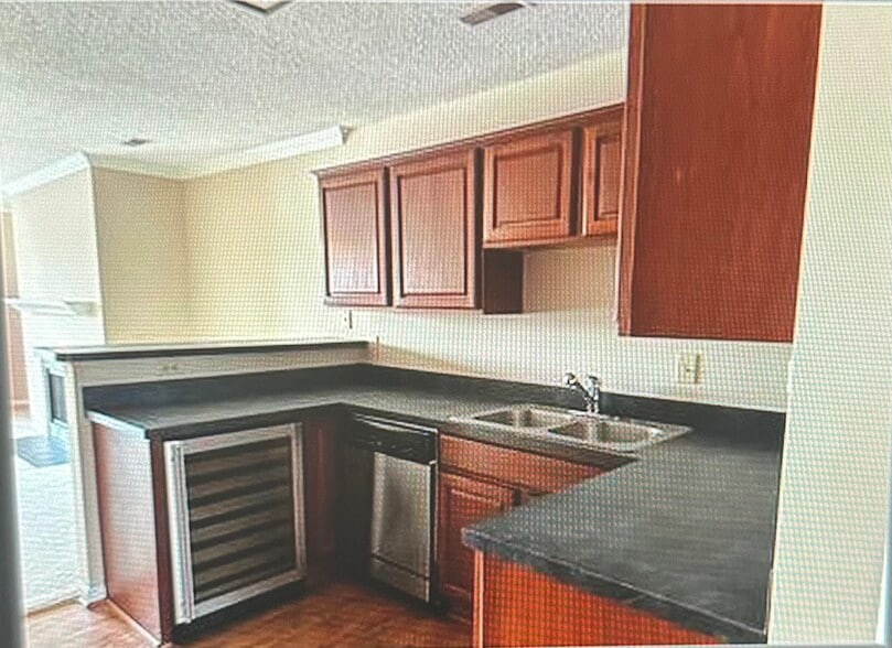Kitchen - 103 Westover Ave