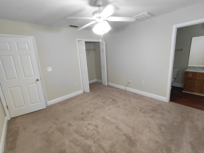 Building Photo - 3150 Sawtooth Dr