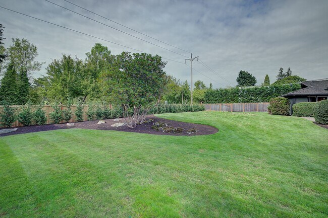 Building Photo - 4bd/2.5ba Clyde Hill Home