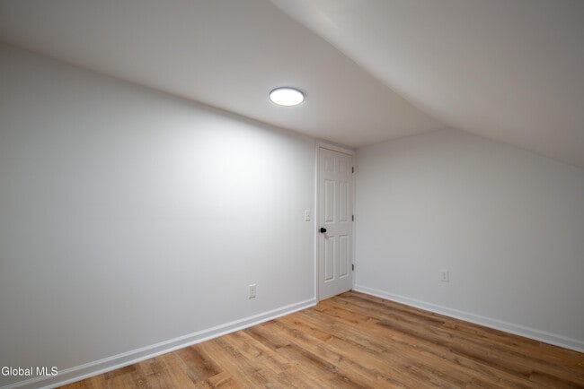 Building Photo - 37 Undine St