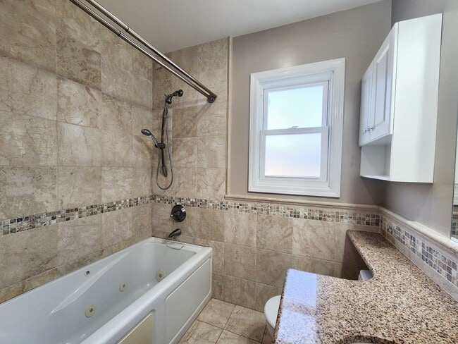 Building Photo - Two bed house in San Mateo