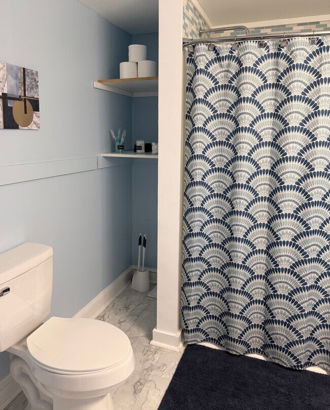 Building Photo - Furnished 2 bed 1 Bath Home