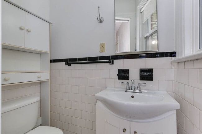 Building Photo - 105 Adams Dr