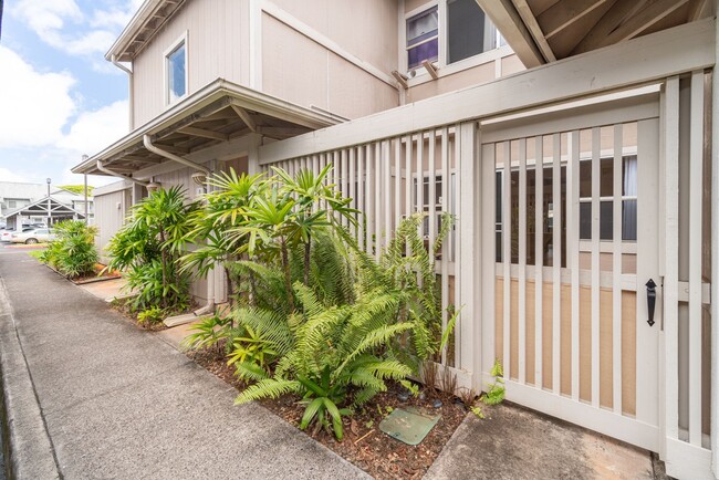 Primary Photo - 2 Bd 1 bath 2 Pkg - Mililani Mauka - 95-10...