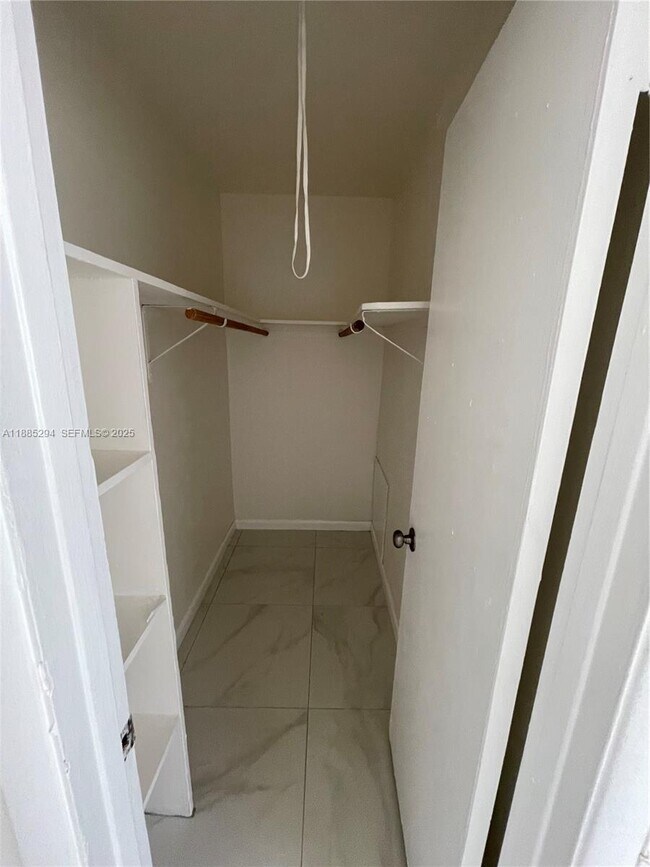 Building Photo - 801 N H St