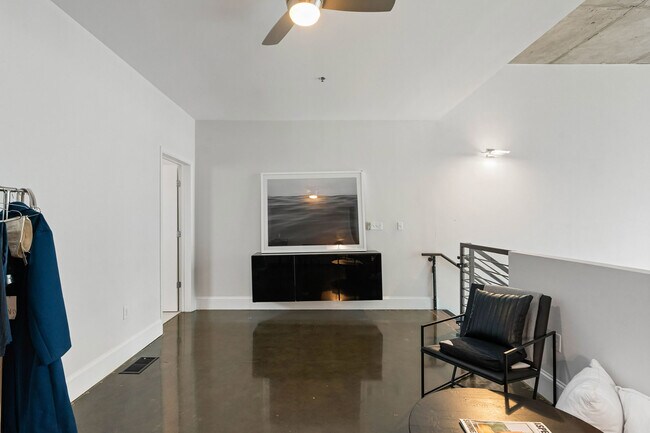 Building Photo - 845 Spring St NW