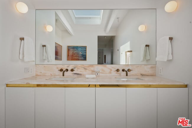 Building Photo - 1227 Tellem Dr