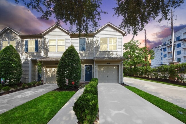 Building Photo - 943 W Heights Hollow Ln