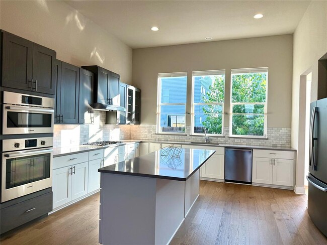 Building Photo - 6325 Florencia Ln