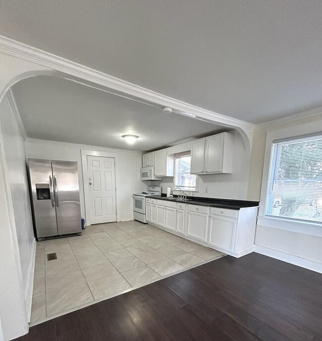 Building Photo - 1212 Fisher St