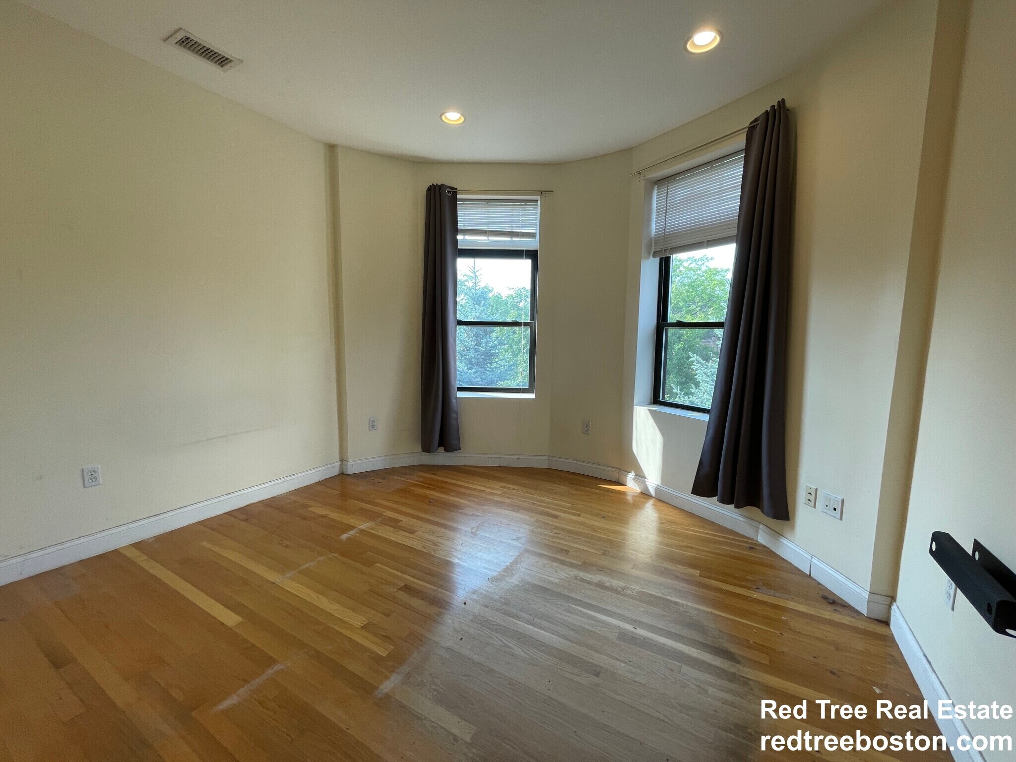 Building Photo - 1801 Beacon St