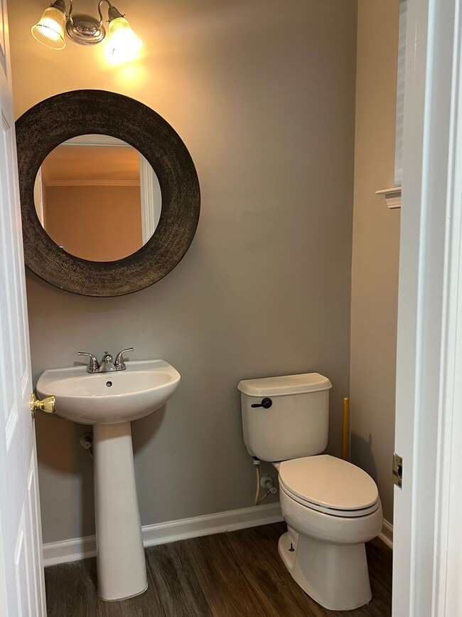 Building Photo - Lovely Bluffton Park House