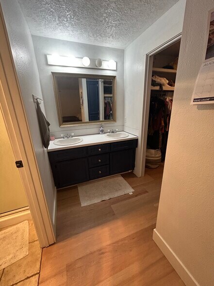 Double vanity - 10377 W Alliance St