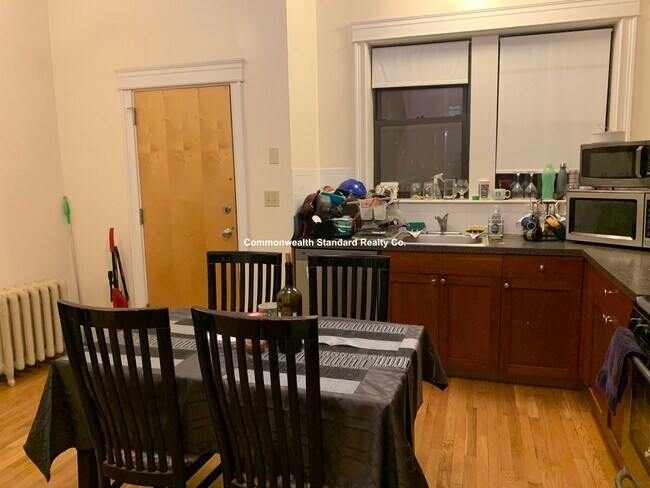 Building Photo - 76 Quint Ave