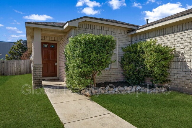 Building Photo - 113 Bronco Bend