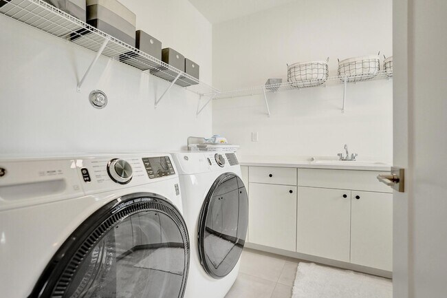 Building Photo - 9140 Silver Marsh Ln