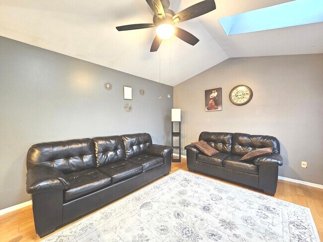 Building Photo - 579 Scott Ln