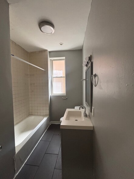 Building Photo - 6738 S Prairie Ave