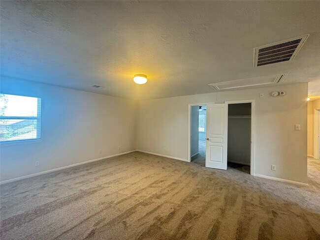 Building Photo - 8107 Gran Villa Dr