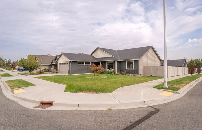 Primary Photo - 3-bedroom, 2-bathroom home featuring an op...