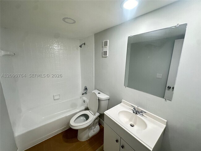 Building Photo - 6848 SW 37th St