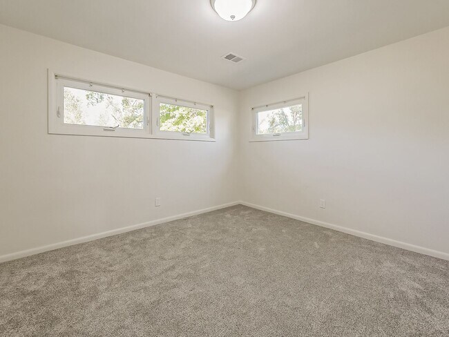 Building Photo - Freshly Updated 3-Bedroom Home in Farmington Hills!