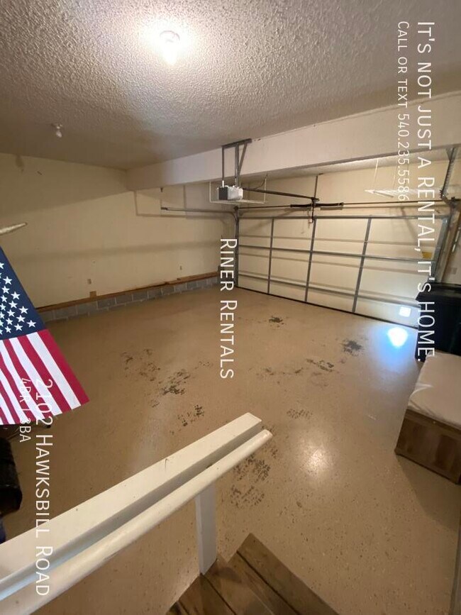 Building Photo - 2102 Hawksbill Rd