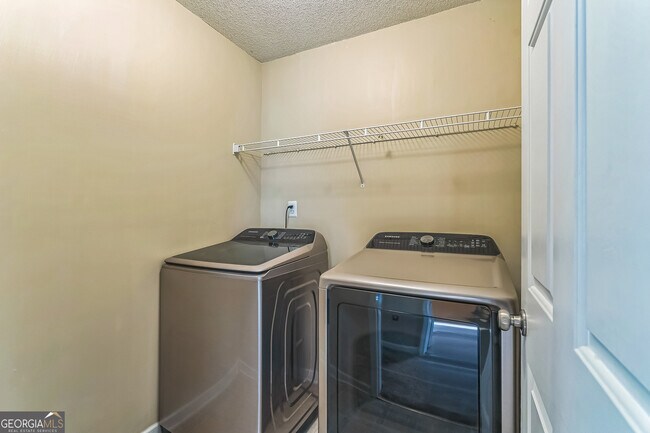 Building Photo - 2945 Highland Hill Pkwy
