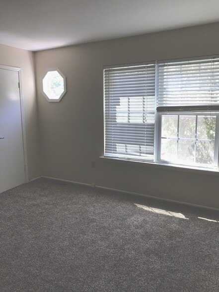 Second Bedroom - 1005 Hemlock Ct