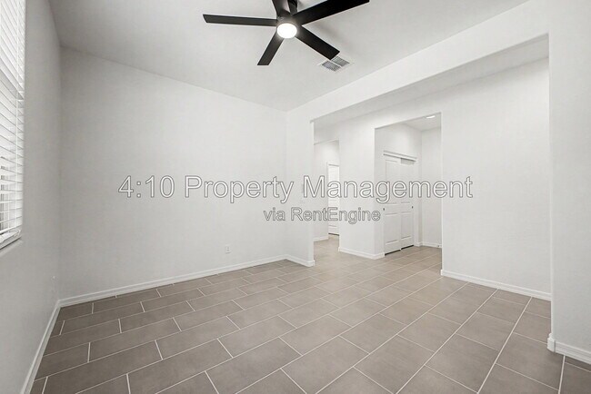 Building Photo - 4433 E Rock Daisy Ln