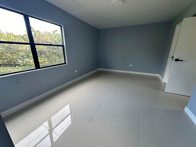 Building Photo - 8350 N Missionwood Cir